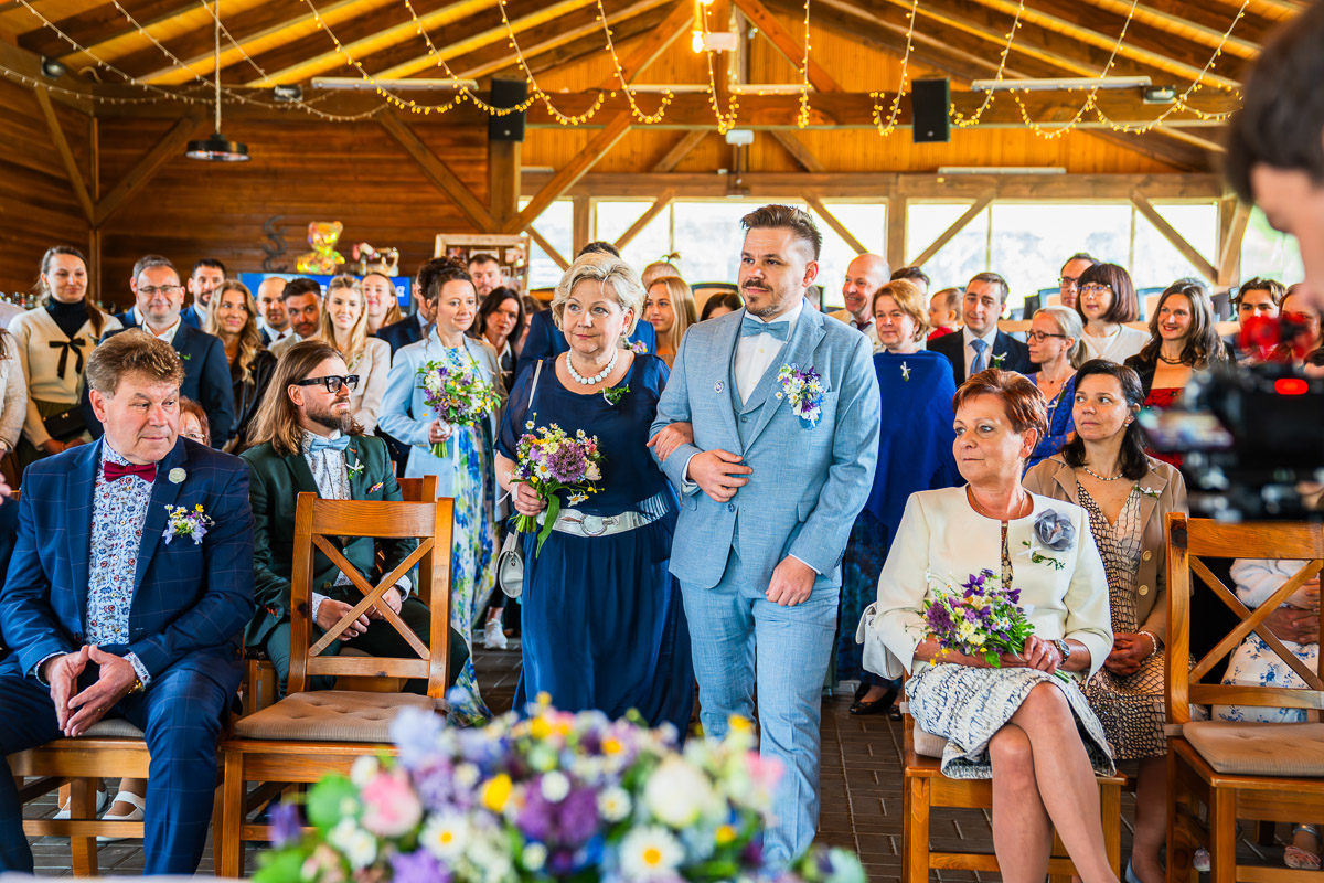 Příchod ženicha k svatebnímu obřadu