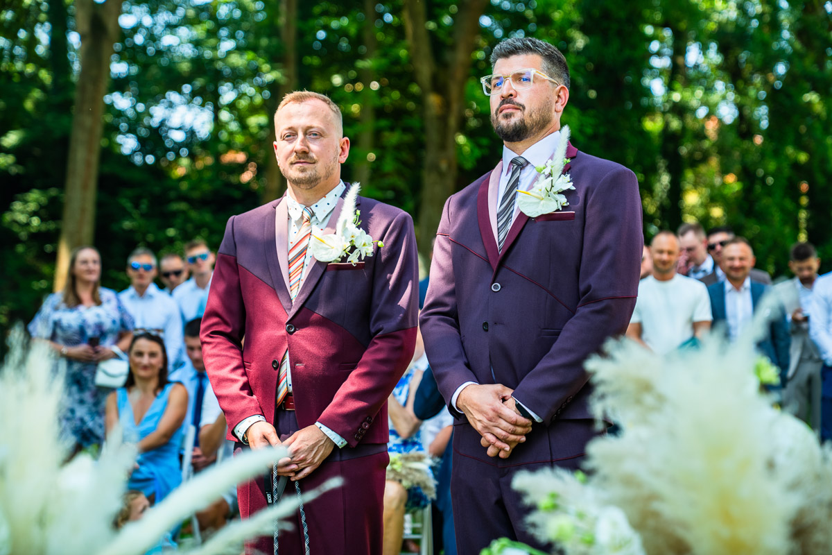 Dennis a Ondřej u svatebního obřadu